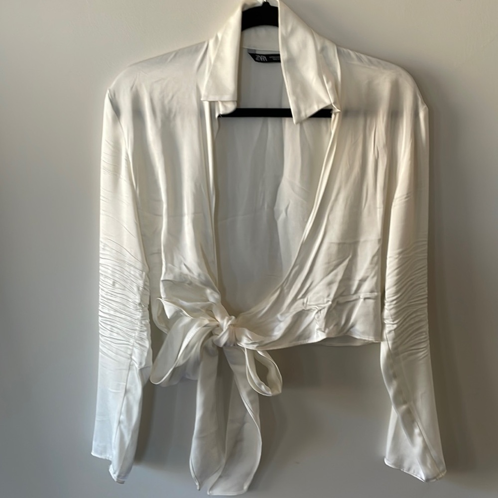 Silky tie blouse
